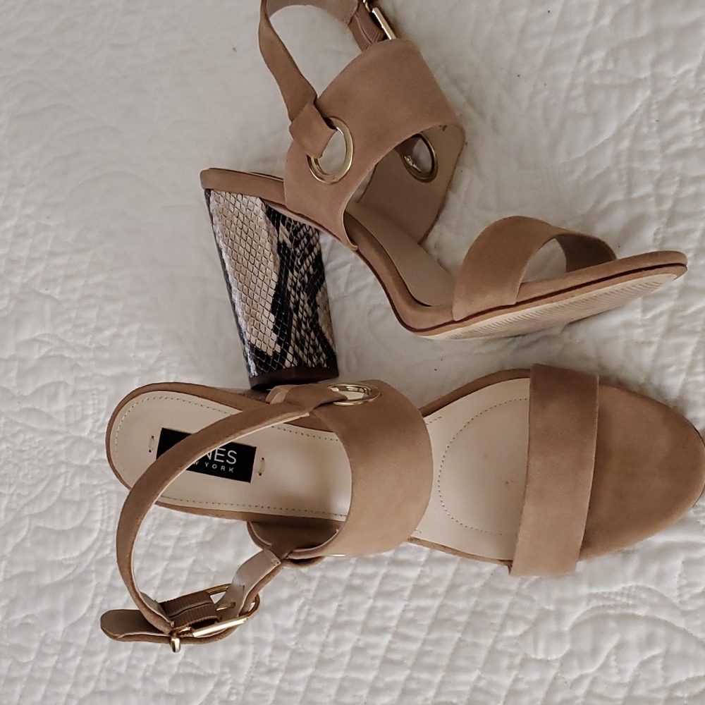 Women's dress shoes